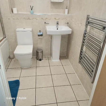 J Quarter - Sleeps 5 Long Term & Families Comfortably, 4 Beds, 2 Bathrooms Apartman Birmingham
