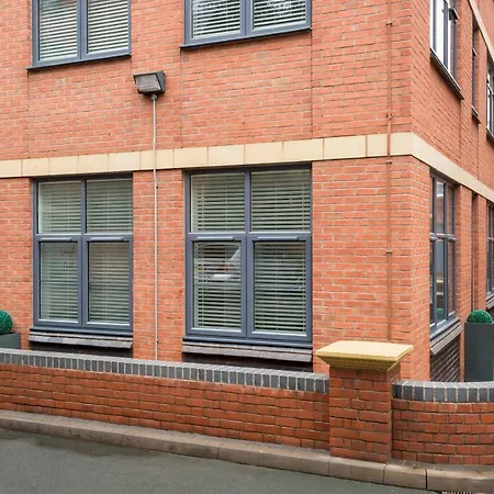 J Quarter - Sleeps 5 Long Term & Families Comfortably, 4 Beds, 2 Bathrooms Apartman *