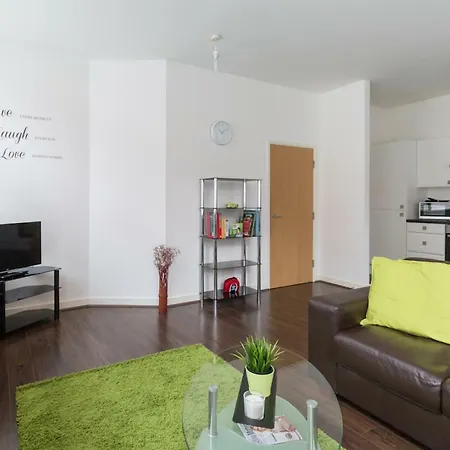 J Quarter - Sleeps 5 Long Term & Families Comfortably, 4 Beds, 2 Bathrooms * Birmingham