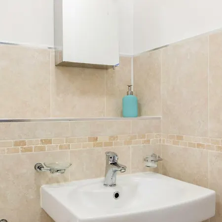 J Quarter - Sleeps 5 Long Term & Families Comfortably, 4 Beds, 2 Bathrooms Birmingham